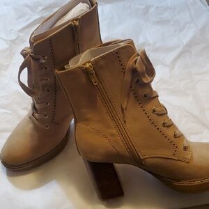 Naturalizer Tan Lace-Up Ankle Boots
